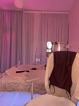 Meliazz online show from April 15, 2026, 6:04 pm