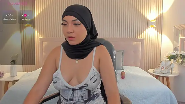 Snapshot of Sooffii_1 chatting on January 15, 2025, 2:17 am Sooffii 1 online show from January 15, 2025, 2:17 am