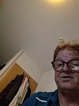 Snapshot of Seltsamoder chatting on November 2, 2025, 5:54 am Seltsamoder online show from November 2, 2025, 5:54 am