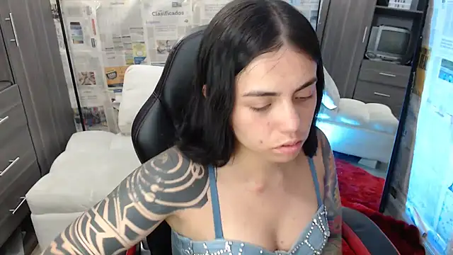 i am nina  online show from October 25, 2025, 2:08 am