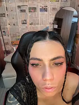 i am nina  online show from April 21, 2026, 8:44 pm