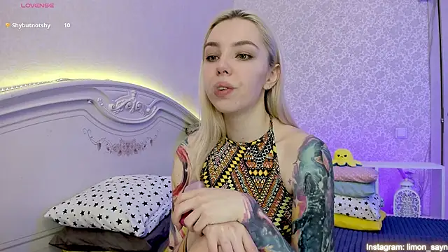 LillyMoure  online show from February 13, 2025, 12:13 am