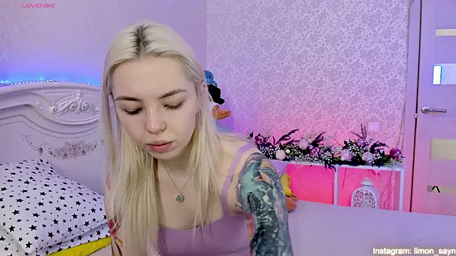 LillyMoure  online show from March 13, 2025, 12:27 am