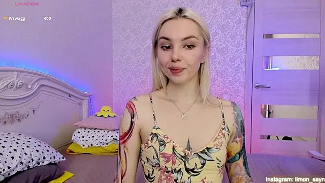 LillyMoure  online show from March 19, 2025, 2:59 am