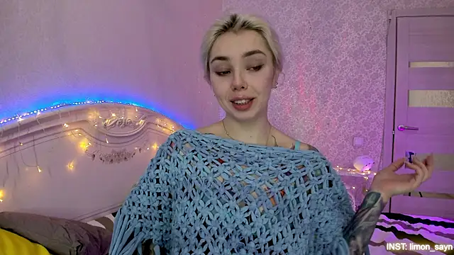 Snapshot of LillyMoure_ chatting on February 2, 2026, 11:36 pm LillyMoure online show from February 2, 2026, 11:36 pm