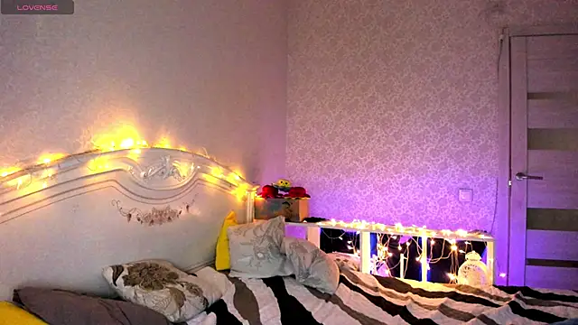 Snapshot of LillyMoure_ chatting on February 12, 2026, 10:38 pm LillyMoure online show from February 12, 2026, 10:38 pm