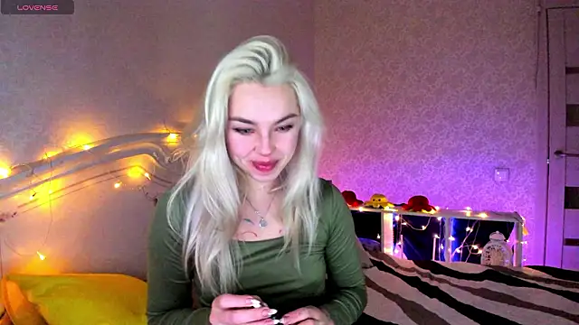 Snapshot of LillyMoure_ chatting on February 22, 2026, 11:03 pm LillyMoure online show from February 22, 2026, 11:03 pm