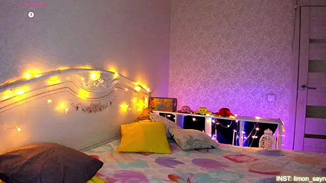 Snapshot of LillyMoure_ chatting on February 27, 2026, 11:16 pm LillyMoure online show from February 27, 2026, 11:16 pm