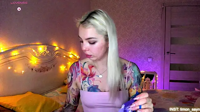 LillyMoure  online show from March 8, 2026, 11:52 pm