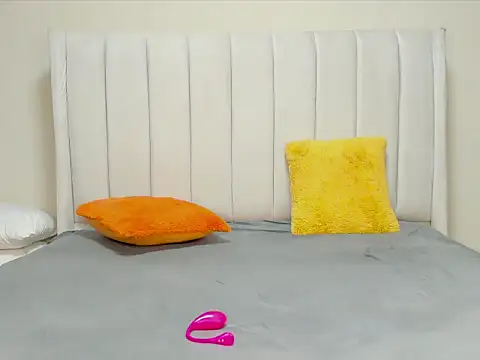  heavenlysent online show from September 23, 2025, 3:53 am