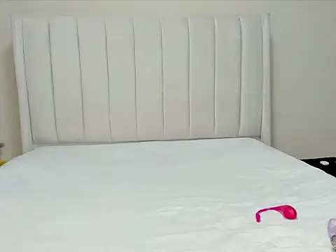  heavenlysent online show from December 3, 2025, 1:35 am