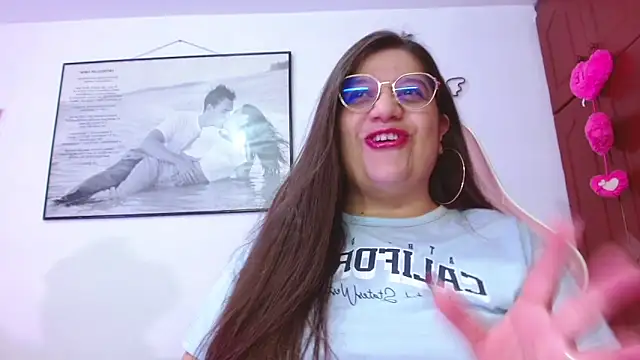 Snapshot of Amelie_Rousell chatting on October 21, 2025, 10:21 pm Amelie Rousell online show from October 21, 2025, 10:21 pm
