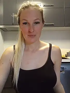 Snapshot of MaviePearl chatting on March 21, 2025, 9:34 am MaviePearl online show from March 21, 2025, 9:34 am