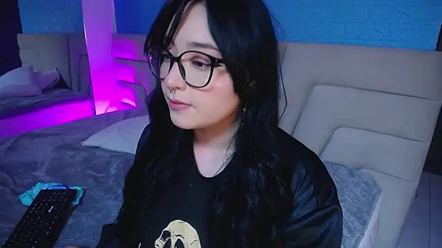 Miss Loise online show from October 13, 2025, 1:27 am