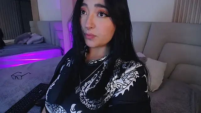 Miss Loise online show from November 14, 2025, 2:54 am