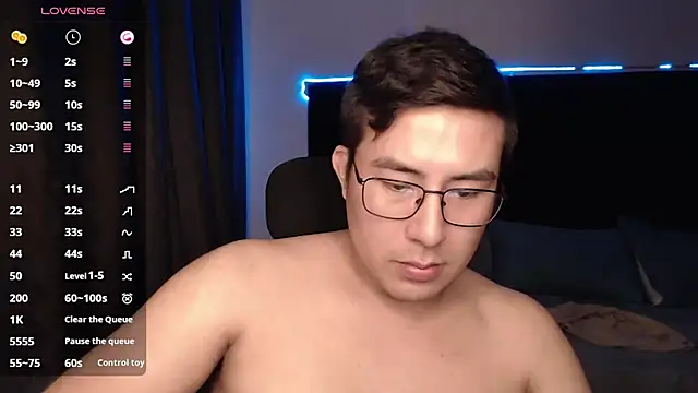 andrewmhilton  online show from November 11, 2025, 7:19 am