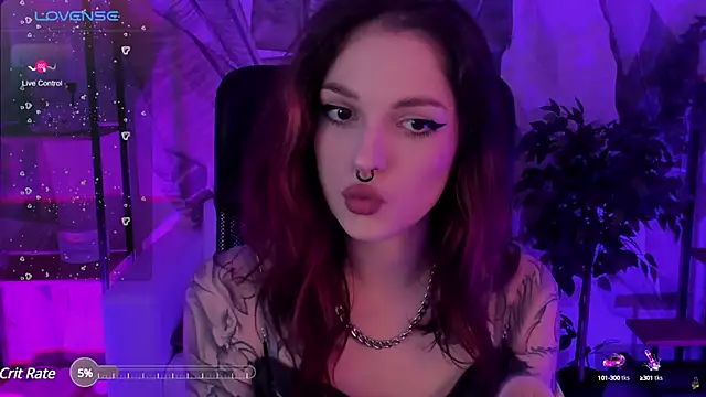 Snapshot of BratzieDarsie chatting on January 6, 2025, 2:47 pm BratzieDarsie online show from January 6, 2025, 2:47 pm