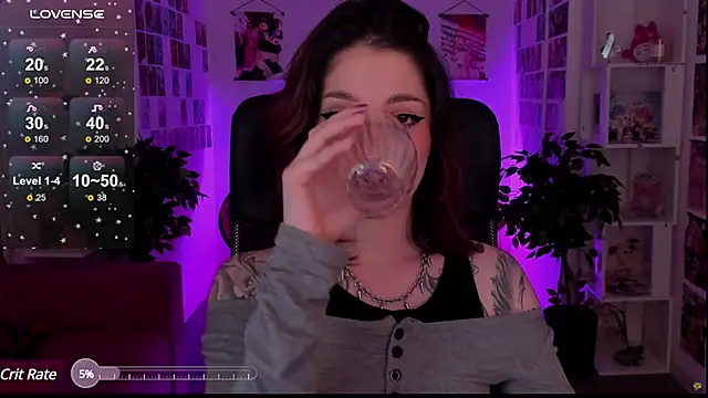 Snapshot of BratzieDarsie chatting on January 27, 2025, 8:29 am BratzieDarsie online show from January 27, 2025, 8:29 am