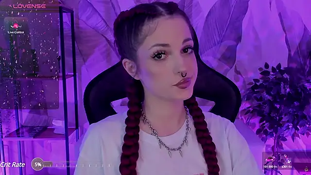 Snapshot of BratzieDarsie chatting on March 1, 2025, 8:13 am BratzieDarsie online show from March 1, 2025, 8:13 am