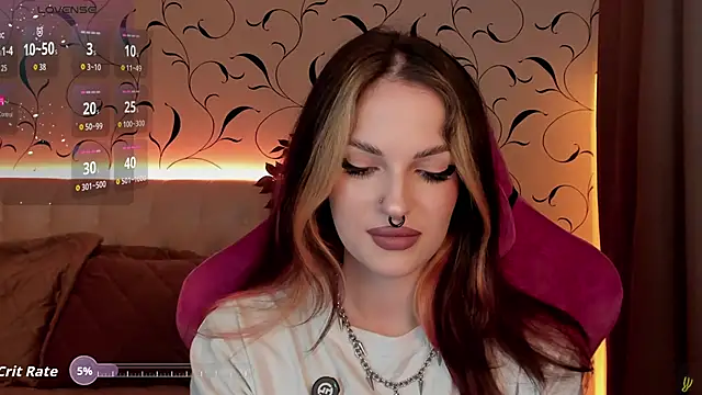 Snapshot of BratzieDarsie chatting on October 10, 2025, 9:30 am BratzieDarsie online show from October 10, 2025, 9:30 am