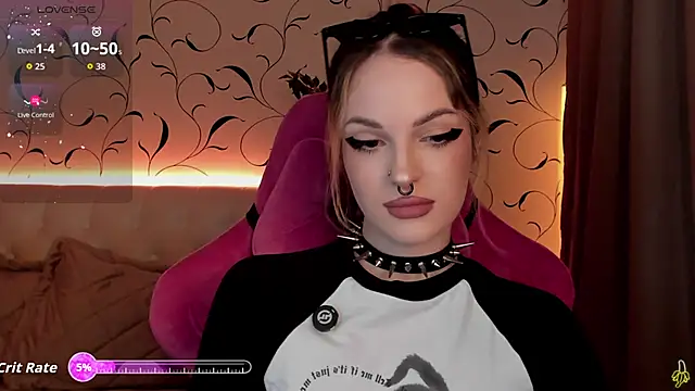 Snapshot of BratzieDarsie chatting on October 11, 2025, 8:13 am BratzieDarsie online show from October 11, 2025, 8:13 am