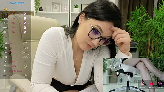 SelineSole online show from February 4, 2025, 8:17 pm