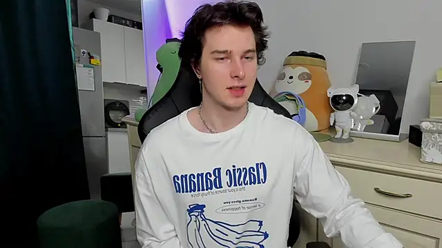 Vincent Strong online show from April 19, 2026, 9:19 am