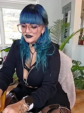 Snapshot of anyalikestosuck chatting on November 18, 2025, 8:13 pm anyalikestosuck online show from November 18, 2025, 8:13 pm