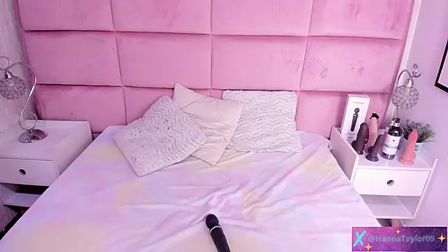 HannaTaylor online show from April 12, 2026, 3:44 am