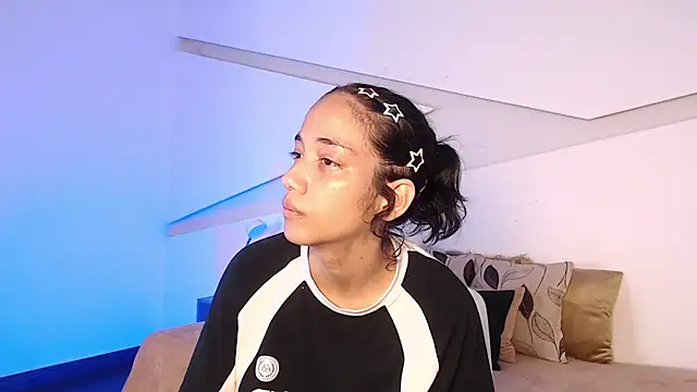 hot little bunny online show from October 23, 2025, 8:51 pm