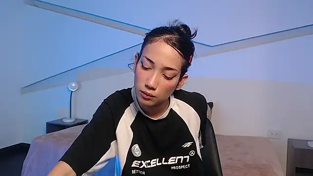 hot little bunny online show from January 8, 2026, 10:01 pm