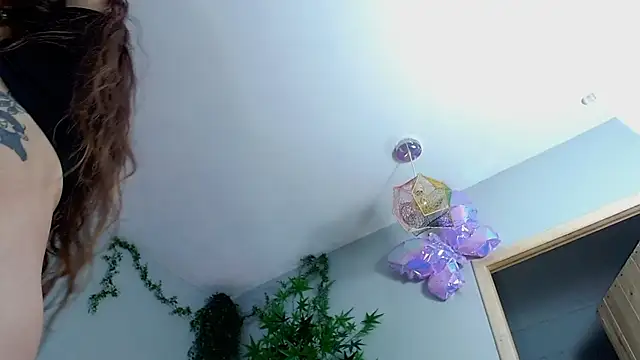 VickyJackson  online show from March 19, 2025, 10:20 pm