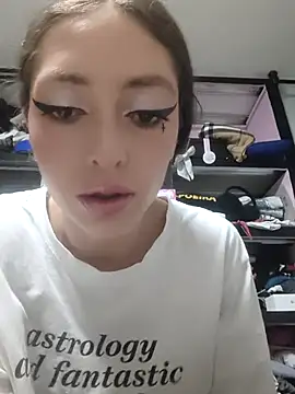 VickyJackson  online show from March 27, 2026, 12:49 am