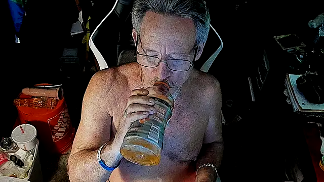 Daddysthick online show from November 10, 2025, 6:56 am