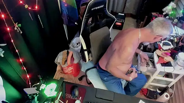 Daddysthick online show from November 28, 2025, 5:21 am