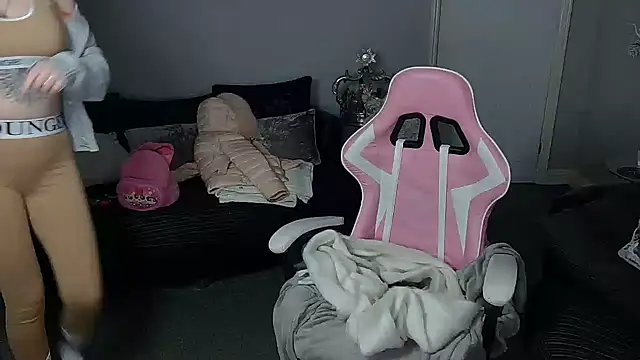 Red firesquirt online show from December 16, 2024, 2:38 pm