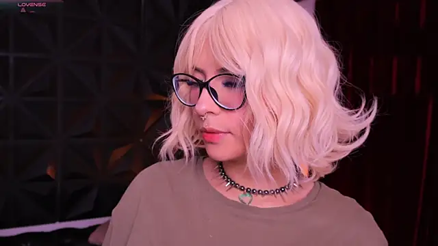 Misselektra   online show from March 19, 2025, 3:41 am