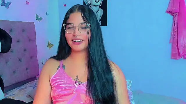 Snapshot of mabellfox chatting on December 21, 2024, 12:53 am mabellfox online show from December 21, 2024, 12:53 am