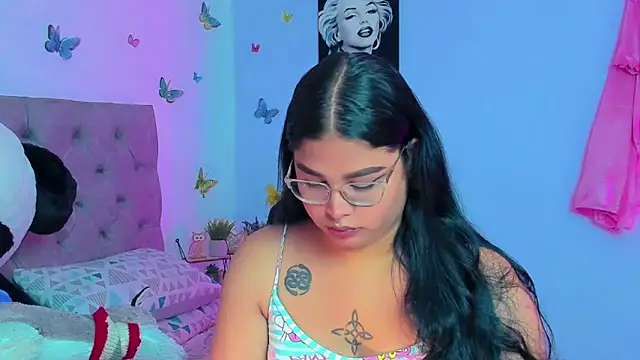 Snapshot of mabellfox chatting on December 21, 2024, 6:23 pm mabellfox online show from December 21, 2024, 6:23 pm