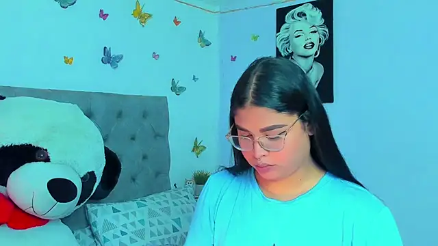 Snapshot of mabellfox chatting on December 23, 2024, 6:27 pm mabellfox online show from December 23, 2024, 6:27 pm