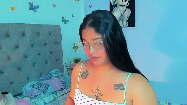 Snapshot of mabellfox chatting on December 27, 2024, 4:43 pm mabellfox online show from December 27, 2024, 4:43 pm