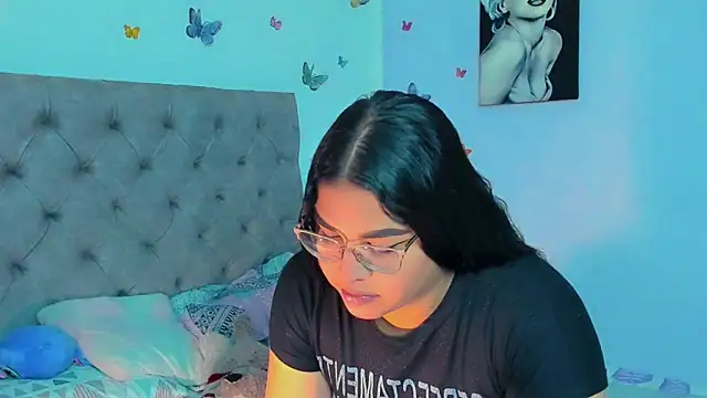 Snapshot of mabellfox chatting on December 28, 2024, 4:52 pm mabellfox online show from December 28, 2024, 4:52 pm