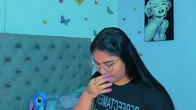 Snapshot of mabellfox chatting on December 29, 2024, 5:01 pm mabellfox online show from December 29, 2024, 5:01 pm