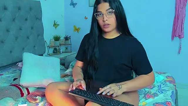 Snapshot of mabellfox chatting on January 8, 2025, 10:27 pm mabellfox online show from January 8, 2025, 10:27 pm