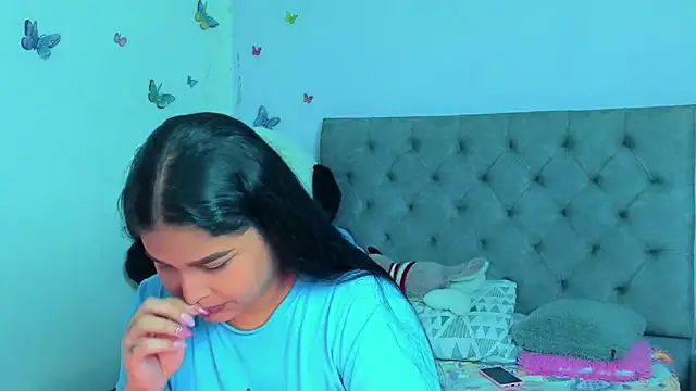 Snapshot of mabellfox chatting on February 28, 2025, 4:10 pm mabellfox online show from February 28, 2025, 4:10 pm