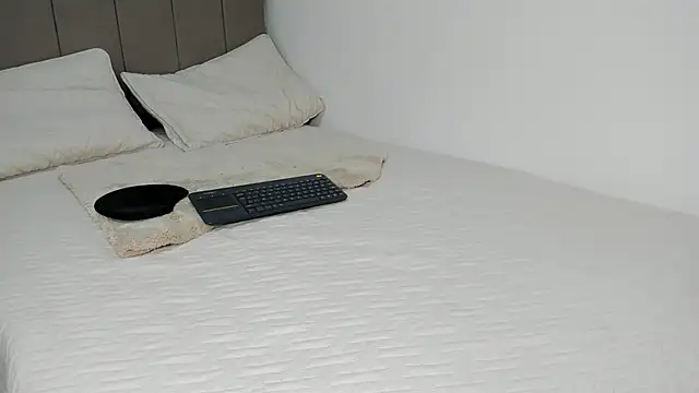 soyamandaa  online show from April 3, 2026, 11:36 pm