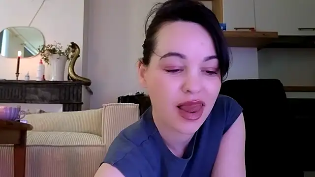 Lilie romeo online show from February 10, 2025, 3:53 pm