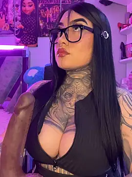 Snapshot of CloeeBeckam chatting on February 21, 2026, 3:07 am CloeeBeckam online show from February 21, 2026, 3:07 am