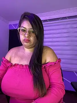 Snapshot of MiiaaJoness chatting on October 21, 2025, 2:40 pm MiiaaJoness online show from October 21, 2025, 2:40 pm