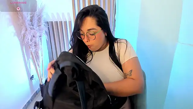 CelesteBrucee online show from December 19, 2025, 7:43 pm